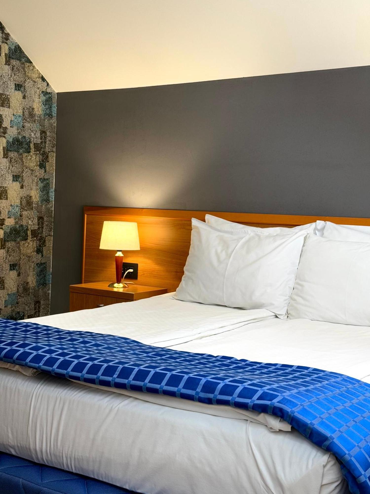 Motel M Vlasenica ภายนอก รูปภาพ